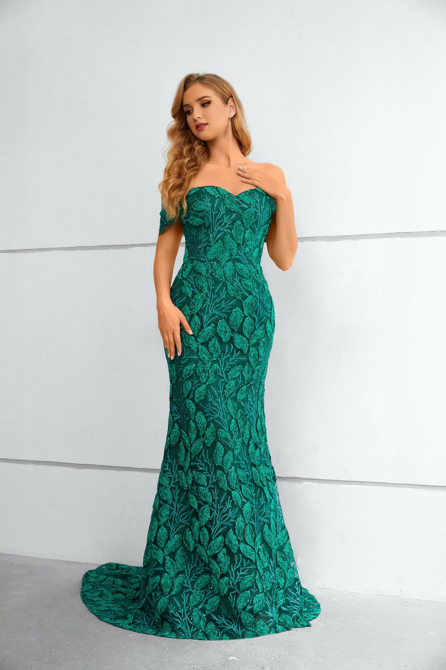 Green Off The Shoulder Sleeveless Lace Mermaid Prom Dresses