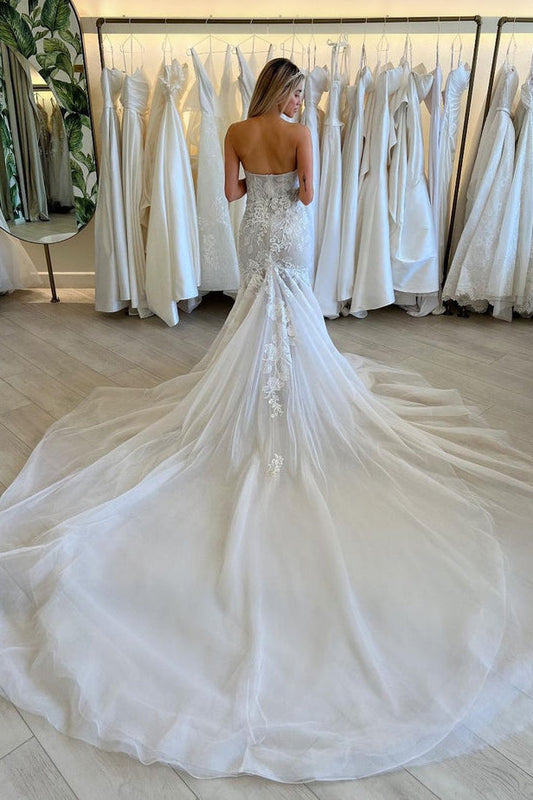 Elegant Mermaid Strapless Tulle Long Wedding Dresses with Appliques