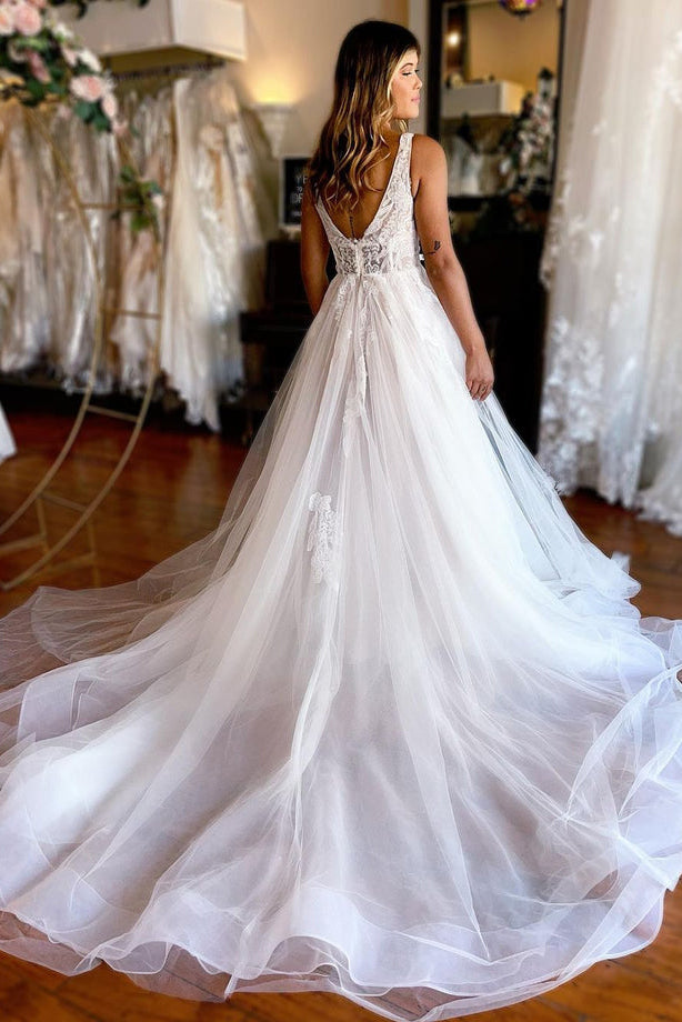 Charming A Line V Neck Tulle Beach Wedding Dresses with Appliques